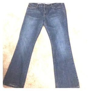 Comfortable fit blue jeans